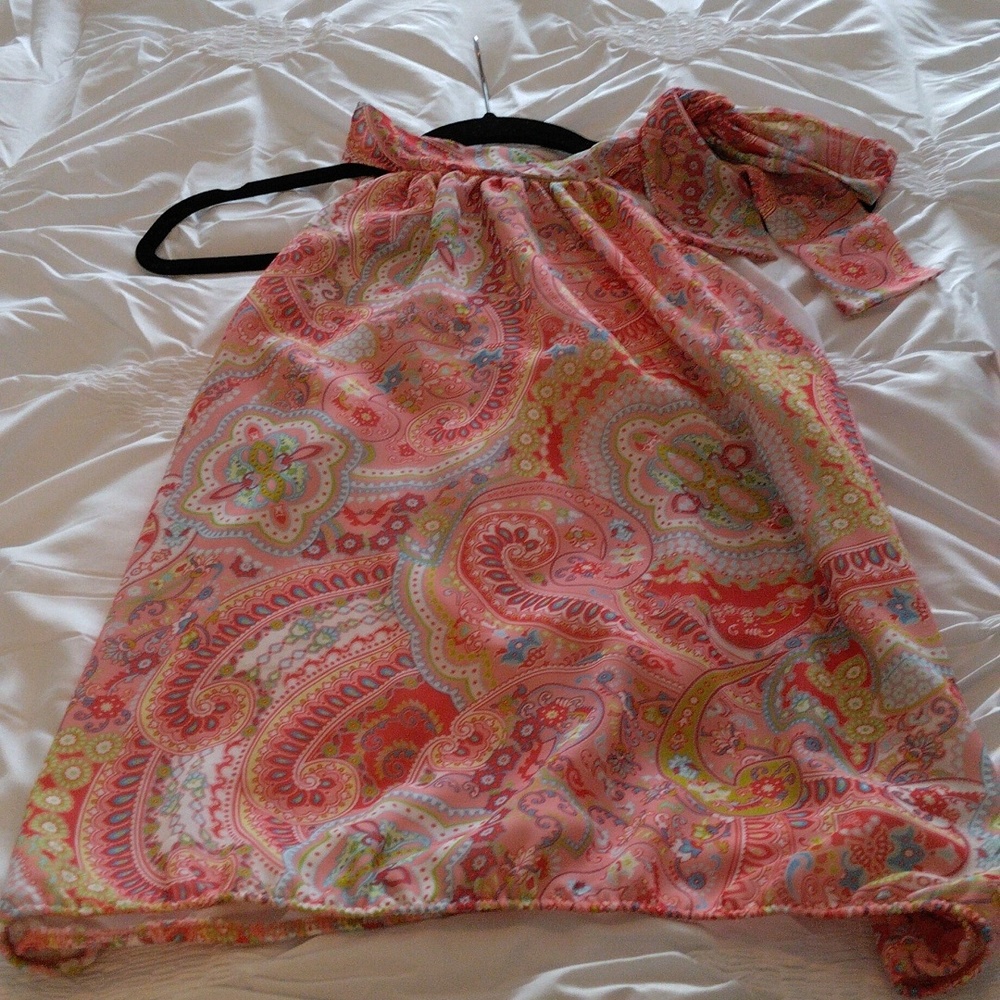Pretty coral paisley top
